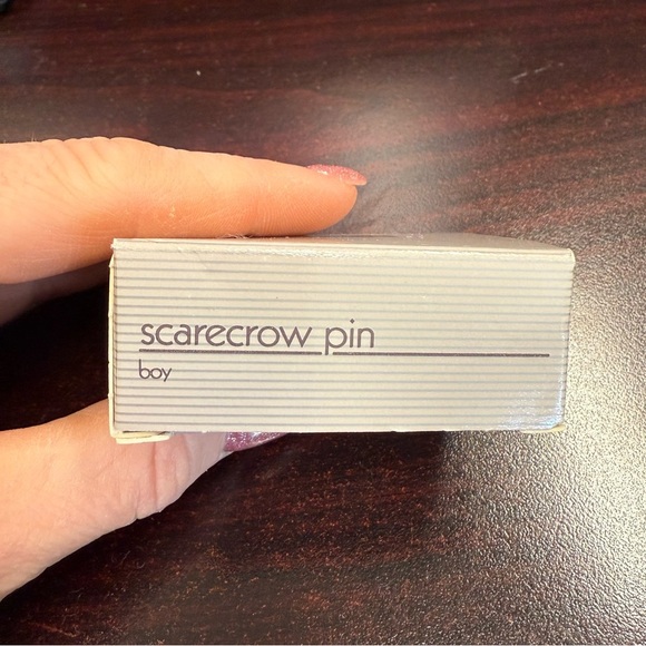 Vintage Avon Gold-Tone Scarecrow Brooch vintage NIB 1992 - Picture 3 of 5